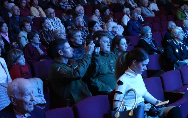 В Николаеве прошли торжества ко Дню освобождения Украины от нацистских захватчиков Фото № 21 В Николаеве прошли торжества ко Дню освобождения Украины от нацистских захватчиков Фото № 21
