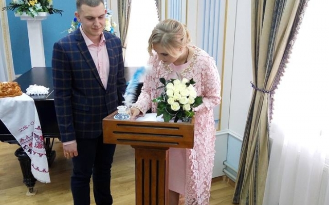 Все большую популярность набирает пилотный проект «Шлюб за добу» Фото № 2 Все большую популярность набирает пилотный проект «Шлюб за добу» Фото № 2