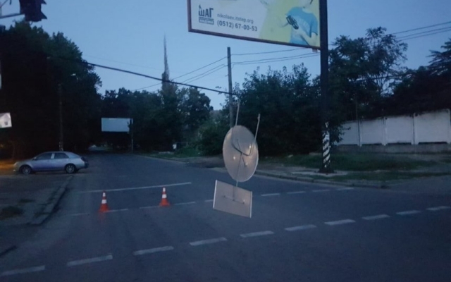 На Центральном проспекте автомобиль врезался в столб Фото № 5 На Центральном проспекте автомобиль врезался в столб Фото № 5