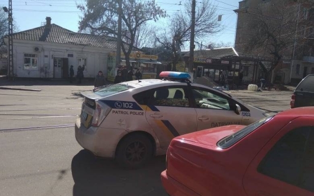 Неизвестные в масках напали на палатки кандидата в Президенты Украины и сломали ногу одному из агитаторов Фото № 2 Неизвестные в масках напали на палатки кандидата в Президенты Украины и сломали ногу одному из агитаторов Фото № 2