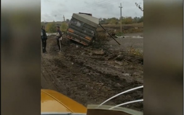 Многострадальные дороги: как жители Николаевщины возвращаются домой из Кировоградской области через село Воссиятское Фото № 0 Многострадальные дороги: как жители Николаевщины возвращаются домой из Кировоградской области через село Воссиятское Фото № 0