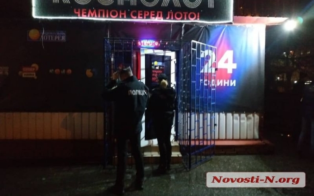 В Николаеве двое неизвестных, угрожая гранатой, ограбили зал игровых автоматов Фото № 5 В Николаеве двое неизвестных, угрожая гранатой, ограбили зал игровых автоматов Фото № 5