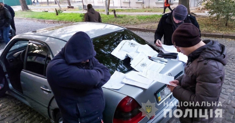 В Николаеве задержали таксистов, которые избивали и похищали людей, - ФОТО, ВИДЕО Фото № 9 В Николаеве задержали таксистов, которые избивали и похищали людей, - ФОТО, ВИДЕО Фото № 9