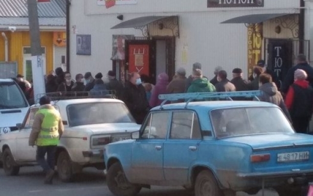 В Первомайске открыли рынок — выстроились огромные очереди Фото № 1 В Первомайске открыли рынок — выстроились огромные очереди Фото № 1