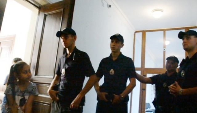 Сенкевич вызвал два наряда полиции чтобы выгнать из приемной мать и пятерых детей Фото № 0 Сенкевич вызвал два наряда полиции чтобы выгнать из приемной мать и пятерых детей Фото № 0