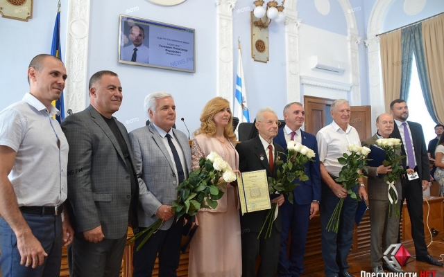 Сессия Николаевского горсовета: Депутаты тайным голосованием присвоили звания почетного семи горожанам Фото № 0 Сессия Николаевского горсовета: Депутаты тайным голосованием присвоили звания почетного семи горожанам Фото № 0