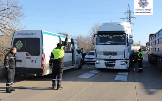 В Николаеве уменьшилось количество желающих въезжать в порт на грузовиках Фото № 0 В Николаеве уменьшилось количество желающих въезжать в порт на грузовиках Фото № 0