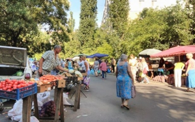 Николаевская ярмарка на Колодезной в карантинные стандарты не вписывается Фото № 0 Николаевская ярмарка на Колодезной в карантинные стандарты не вписывается Фото № 0