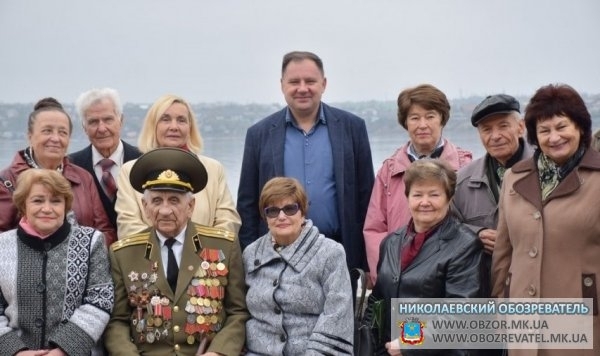 В Николаеве по случаю Дня освобождения Украины от фашистов чествовали ветеранов и детей войны Фото № 1 В Николаеве по случаю Дня освобождения Украины от фашистов чествовали ветеранов и детей войны Фото № 1