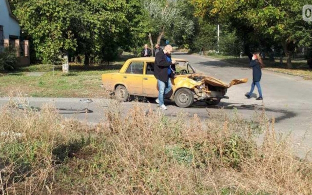 На 2-й Военной столкнулись два автомобиля Фото № 1 На 2-й Военной столкнулись два автомобиля Фото № 1