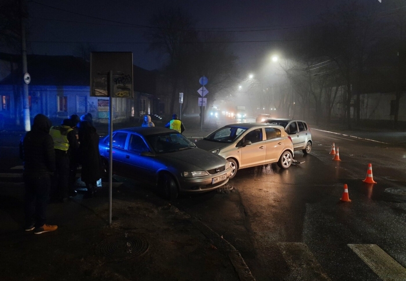 Тройное ДТП в центре Николаева Фото № 2 Тройное ДТП в центре Николаева Фото № 2