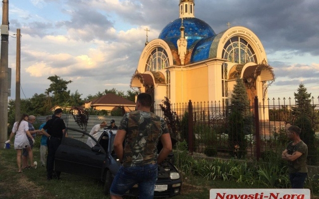 На выезде из Николаева автомобиль слетел с дороги, в машине находились трое с признаками серьезного наркотического опьянения Фото № 1 На выезде из Николаева автомобиль слетел с дороги, в машине находились трое с признаками серьезного наркотического опьянения Фото № 1