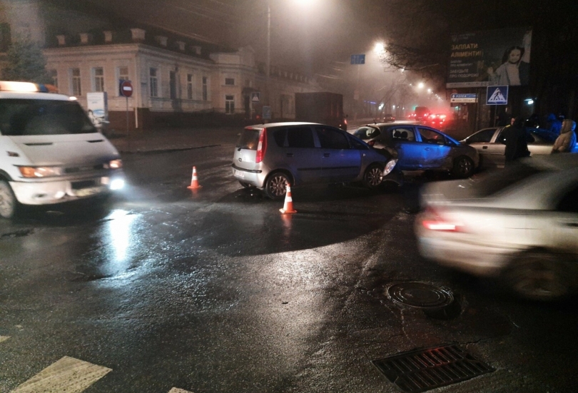 Тройное ДТП в центре Николаева Фото № 4 Тройное ДТП в центре Николаева Фото № 4