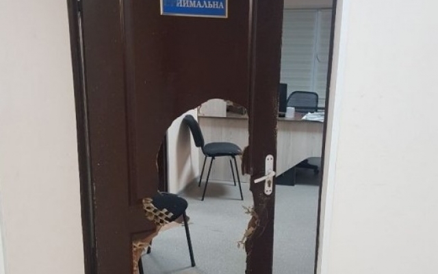 Под Николаевом неизвестные в масках ночью разгромили здание сельсовета Фото № 0 Под Николаевом неизвестные в масках ночью разгромили здание сельсовета Фото № 0