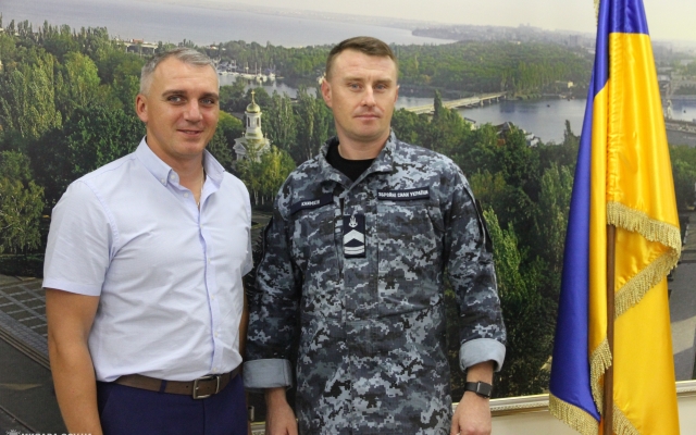 Мэр Николаева Александр Сенкевич вручил ордера на квартиры военнослужащим Вооруженных Сил Украины Фото № 2 Мэр Николаева Александр Сенкевич вручил ордера на квартиры военнослужащим Вооруженных Сил Украины Фото № 2