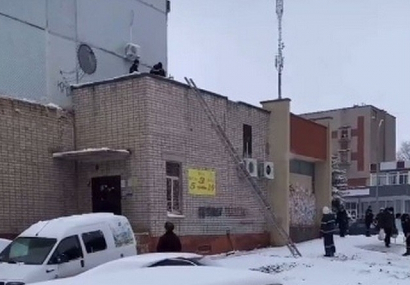 В Южноукраинске мужчина выпал из окна 7 этажа Фото № 0 В Южноукраинске мужчина выпал из окна 7 этажа Фото № 0
