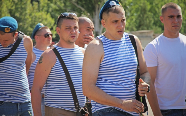 Жители Николаева почтили память павших десантников Фото № 77 Жители Николаева почтили память павших десантников Фото № 77