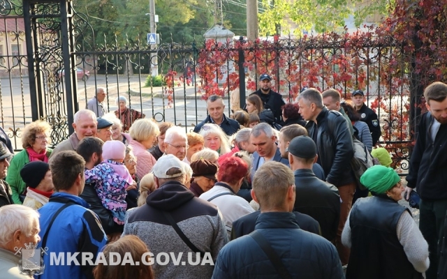 Мэр Николаева Александр Сенкевич встретился с жителями микрорайонов, прилегающих к Народному саду Фото № 19 Мэр Николаева Александр Сенкевич встретился с жителями микрорайонов, прилегающих к Народному саду Фото № 19
