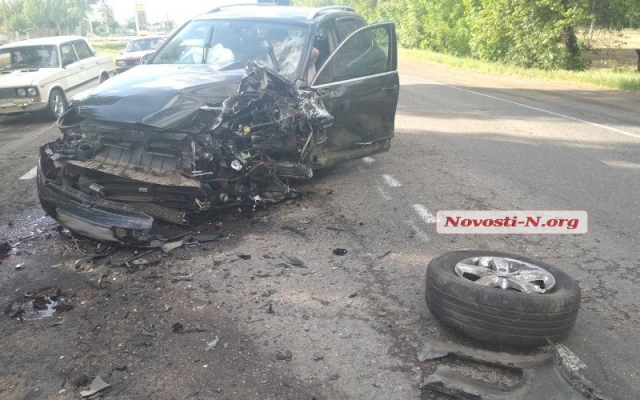На трассе из-за жуткой аварии с пострадавшими образовались автомобильные заторы Фото № 1 На трассе из-за жуткой аварии с пострадавшими образовались автомобильные заторы Фото № 1