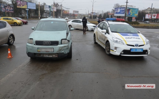 В Николаеве на Херсонском кольце произошло ДТП Фото № 2 В Николаеве на Херсонском кольце произошло ДТП Фото № 2