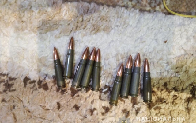 На Николаевщине полиция штурмом брала дом вооруженных наркодельцов (видео) Фото № 2 На Николаевщине полиция штурмом брала дом вооруженных наркодельцов (видео) Фото № 2