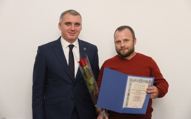 Мэр Николаева Александр Сенкевич вручил награды по случаю Дня автомобилиста и дорожника Фото № 20 Мэр Николаева Александр Сенкевич вручил награды по случаю Дня автомобилиста и дорожника Фото № 20
