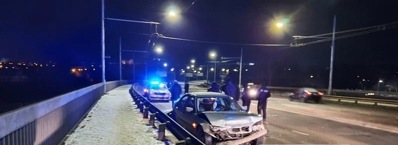 Ночью в Николаеве сотрудники полиции гонялись за пьяным водителем на «БМВ» Фото № 1 Ночью в Николаеве сотрудники полиции гонялись за пьяным водителем на «БМВ» Фото № 1