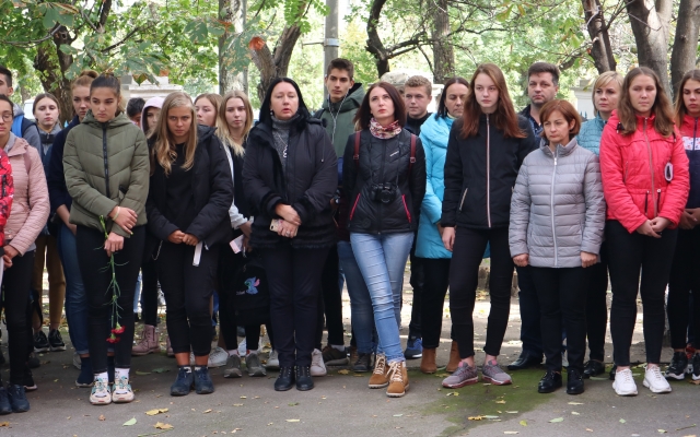В Николаеве открыли мемориальную доску Николаю Гуцаленко, который погиб во время проведения антитеррористической операции Фото № 4 В Николаеве открыли мемориальную доску Николаю Гуцаленко, который погиб во время проведения антитеррористической операции Фото № 4