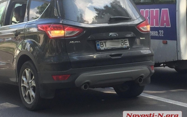 На Центральном проспекте произошла авария - столкнулись два автомобиля Фото № 3 На Центральном проспекте произошла авария - столкнулись два автомобиля Фото № 3