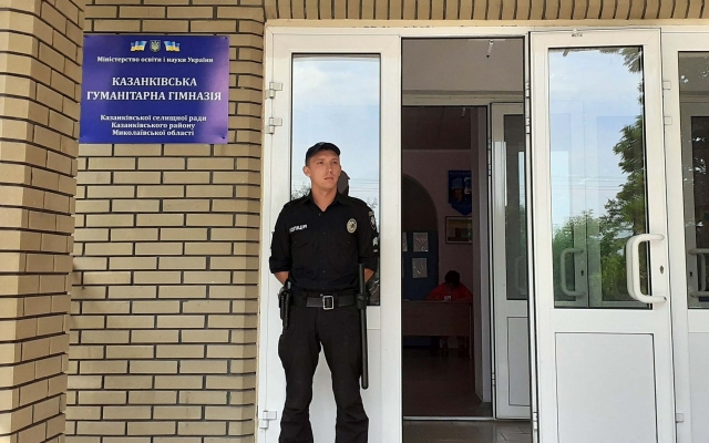 Полицейские охраны Николаевской области обеспечивают правопорядок на избирательных участках Фото № 6 Полицейские охраны Николаевской области обеспечивают правопорядок на избирательных участках Фото № 6