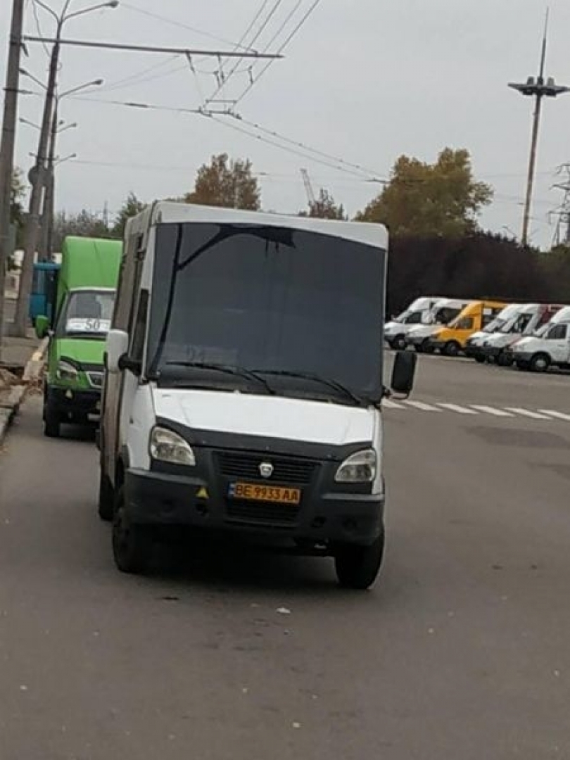 Маршрутчики Николаева тонируют наглухо свои автобусы, чтобы брать стоячих пассажиров Фото № 0 Маршрутчики Николаева тонируют наглухо свои автобусы, чтобы брать стоячих пассажиров Фото № 0