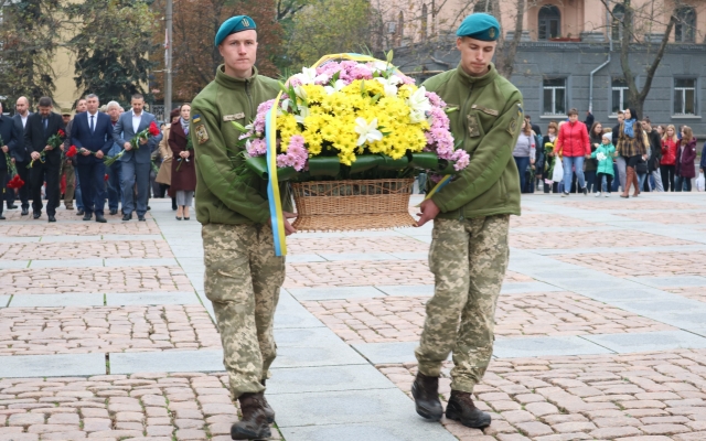 В Николаеве прошли торжества ко Дню освобождения Украины от нацистских захватчиков Фото № 1 В Николаеве прошли торжества ко Дню освобождения Украины от нацистских захватчиков Фото № 1