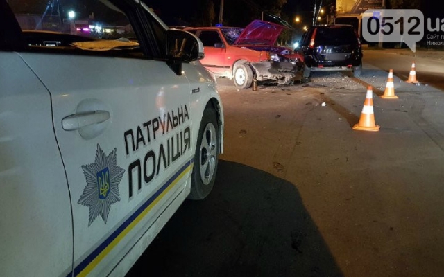 На Героев Украины произошла авария с участием трех автомобилей, пострадали женщина и ребенок Фото № 12 На Героев Украины произошла авария с участием трех автомобилей, пострадали женщина и ребенок Фото № 12