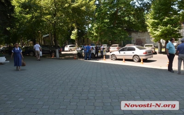 В центре Николаева произошло ДТП Фото № 1 В центре Николаева произошло ДТП Фото № 1