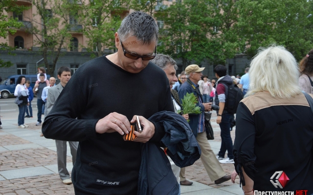 В Николаеве полиция задержала мужчину с георгиевской ленточкой Фото № 1 В Николаеве полиция задержала мужчину с георгиевской ленточкой Фото № 1
