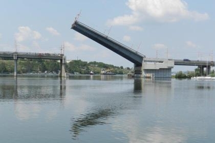 В Николаеве собираются разводить мосты - из акватории выйдет корабль В Николаеве собираются разводить мосты - из акватории выйдет корабль