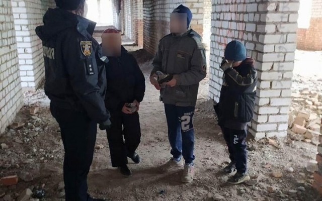 Николаевские патрульные ловят детей, гуляющих по Николаевские патрульные ловят детей, гуляющих по