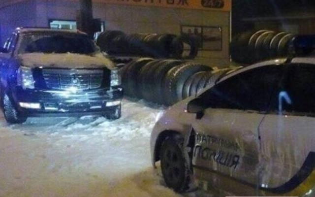 Ночная авария: внедорожник на заснеженной дороге врезался в автомобиль патрульной полиции Фото № 0 Ночная авария: внедорожник на заснеженной дороге врезался в автомобиль патрульной полиции Фото № 0
