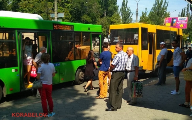 В Корабельном районе произошла авария с участием нового городского автобуса и маршрутки Фото № 1 В Корабельном районе произошла авария с участием нового городского автобуса и маршрутки Фото № 1