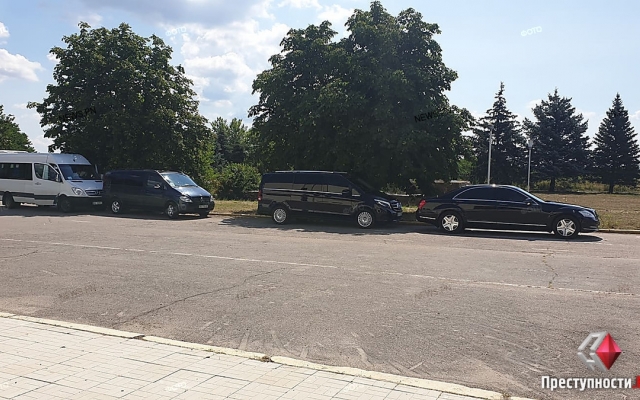Президент Украины осмотрел трассу Н-14 и приехал на Николаевский судостроительный завод, чтобы обсудить судьбу крейсера «Украина» Фото № 19 Президент Украины осмотрел трассу Н-14 и приехал на Николаевский судостроительный завод, чтобы обсудить судьбу крейсера «Украина» Фото № 19