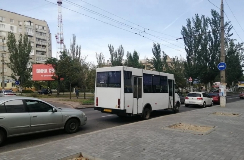 В Николаеве маршрутчик не поделил ряд с другими автолюбителями и затеял драку Фото № 0 В Николаеве маршрутчик не поделил ряд с другими автолюбителями и затеял драку Фото № 0