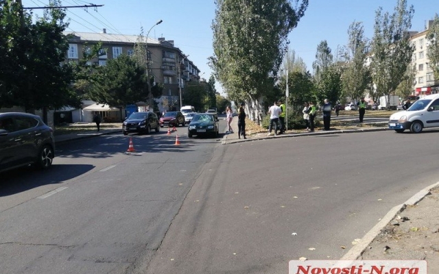 На Центральном проспекте автомобиль сбил пешехода Фото № 4 На Центральном проспекте автомобиль сбил пешехода Фото № 4