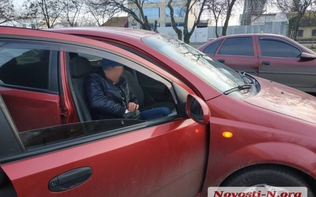 В Николаеве «Шевроле» врезался в «Ниссан» - пьяному водителю пришлось надеть наручники Фото № 0 В Николаеве «Шевроле» врезался в «Ниссан» - пьяному водителю пришлось надеть наручники Фото № 0