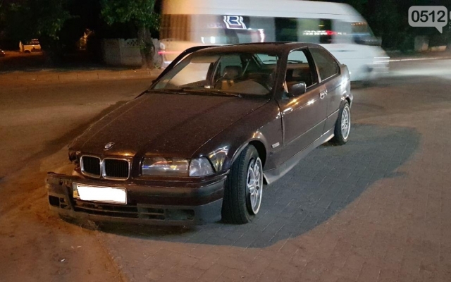 На Пограничной пьяный водитель спровоцировал аварию двух иномарок Фото № 8 На Пограничной пьяный водитель спровоцировал аварию двух иномарок Фото № 8