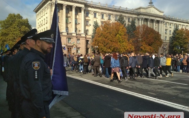 В Николаеве сегодня охраняют порядок 130 полицейских и 60 членов общественных формирований Фото № 0 В Николаеве сегодня охраняют порядок 130 полицейских и 60 членов общественных формирований Фото № 0
