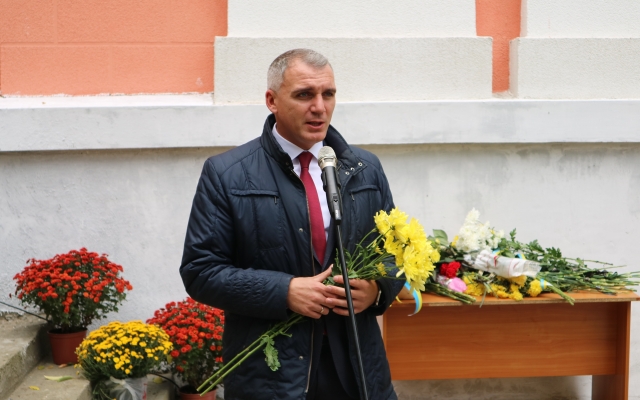В Николаеве открыли мемориальную доску Николаю Гуцаленко, который погиб во время проведения антитеррористической операции Фото № 9 В Николаеве открыли мемориальную доску Николаю Гуцаленко, который погиб во время проведения антитеррористической операции Фото № 9