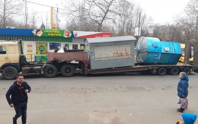 В Николаеве сносят незаконно размещенные будки Фото № 0 В Николаеве сносят незаконно размещенные будки Фото № 0