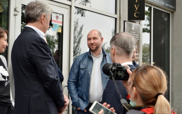 В Николаеве кому-то не понравился элитный автомобиль В Николаеве кому-то не понравился элитный автомобиль