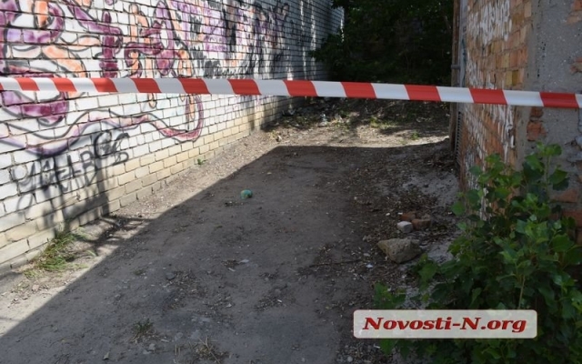 В одном из николаевских дворов нашли разлитую ртуть Фото № 2 В одном из николаевских дворов нашли разлитую ртуть Фото № 2