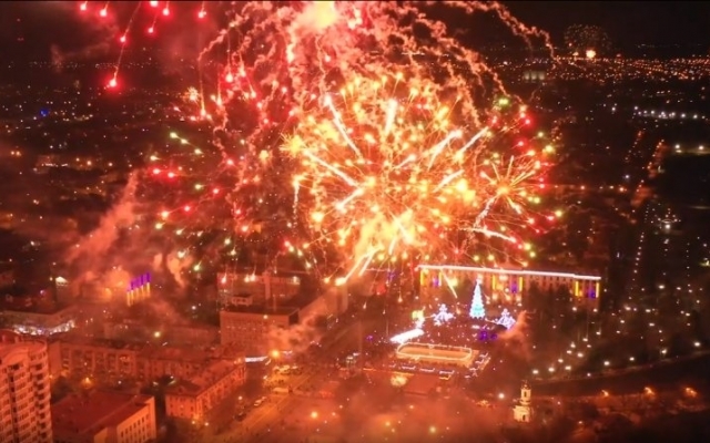 Новогодний фейерверк в Николаеве засняли с квадрокоптера. Видео Фото № 0 Новогодний фейерверк в Николаеве засняли с квадрокоптера. Видео Фото № 0